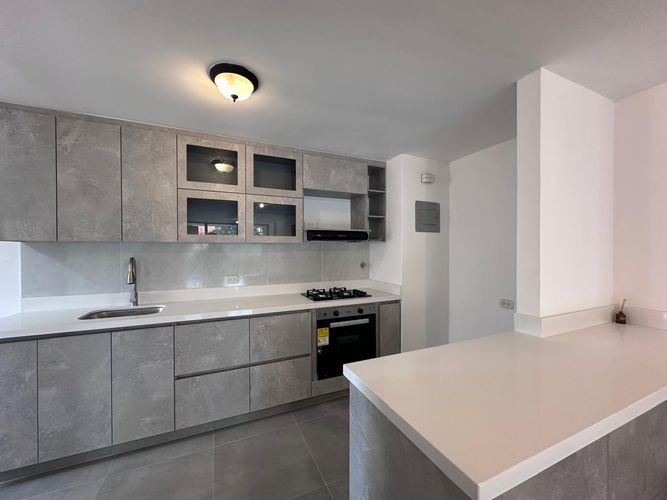 Apartamento de 2 alcobas en arriendo en El Poblado, Medellín, 119 m² · foto 9 de 17