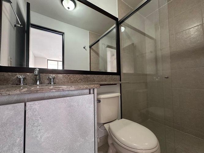 Apartamento de 2 alcobas en arriendo en El Poblado, Medellín, 119 m² · foto 16 de 17