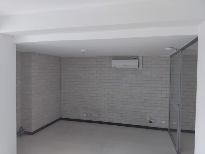 Oficina en arriendo en El Poblado, Medellín, 52 m² · foto 3 de 15