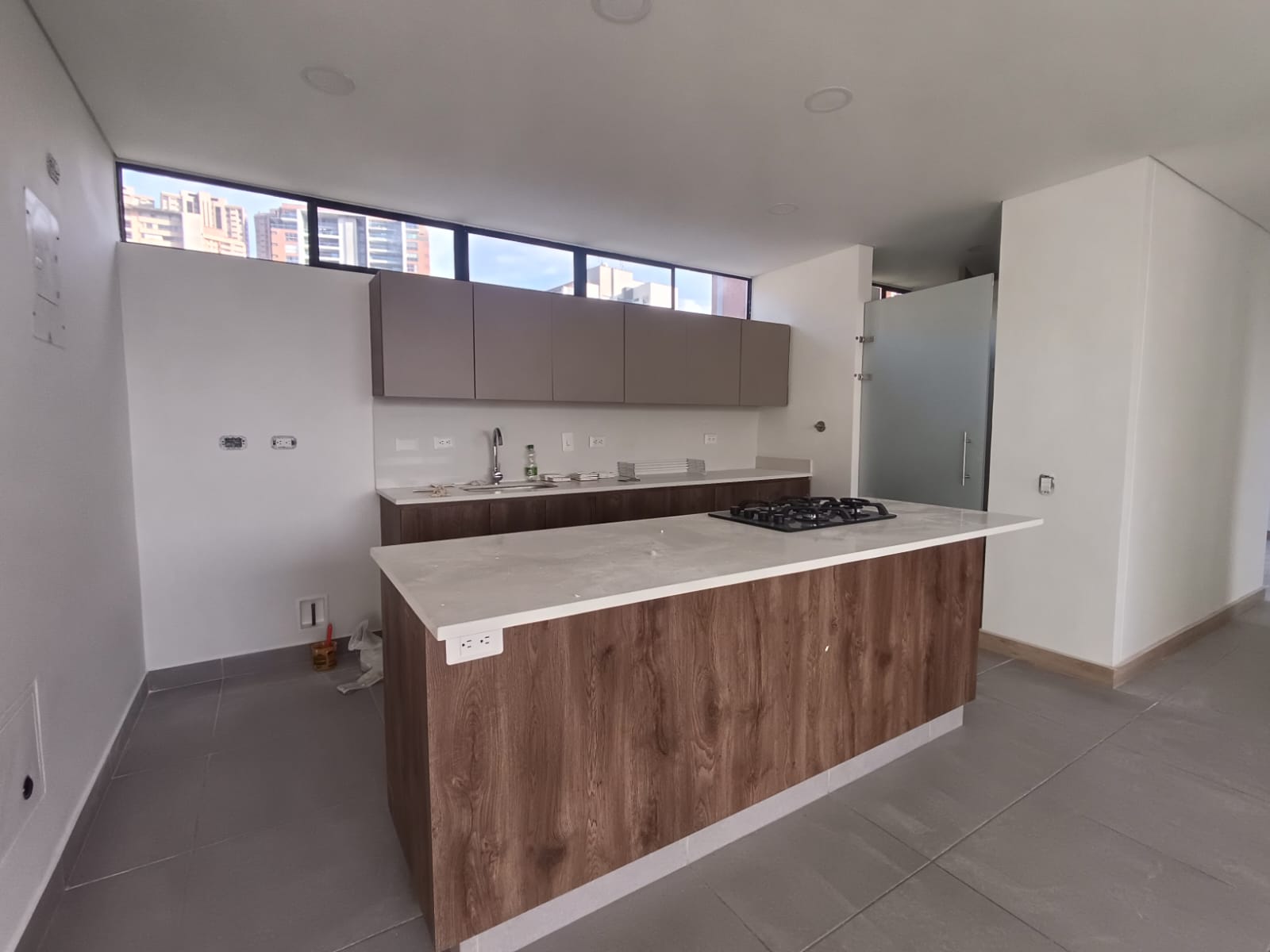 Apartamento en arriendo en El Poblado, Medellín · foto 2 de 18