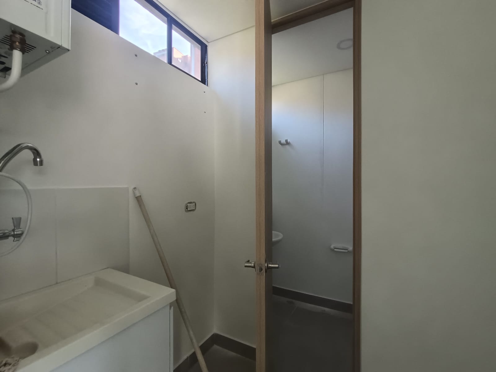 Apartamento en arriendo en El Poblado, Medellín · foto 3 de 18