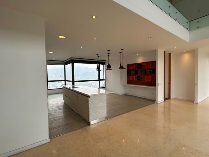 Apartamento de 3 alcobas en venta en El Poblado, Medellín, 280 m² · foto 7 de 19