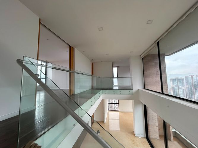 Apartamento de 3 alcobas en venta en El Poblado, Medellín, 280 m² · foto 4 de 19