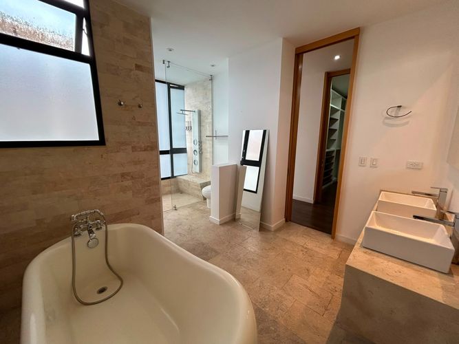 Apartamento de 3 alcobas en venta en El Poblado, Medellín, 280 m² · foto 16 de 19