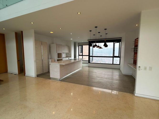 Apartamento de 3 alcobas en venta en El Poblado, Medellín, 280 m² · foto 5 de 19