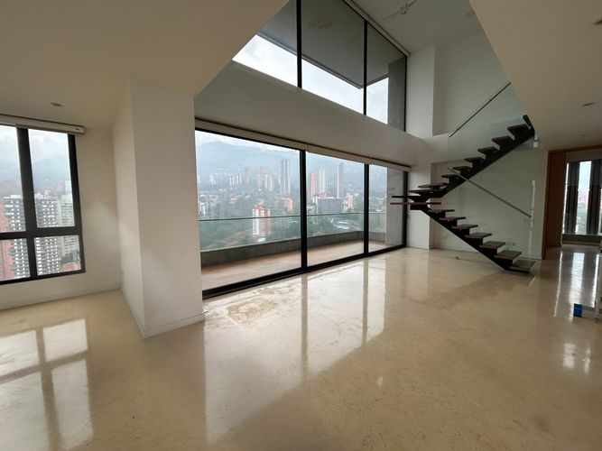 Apartamento de 3 alcobas en venta en El Poblado, Medellín, 280 m² · foto 2 de 19