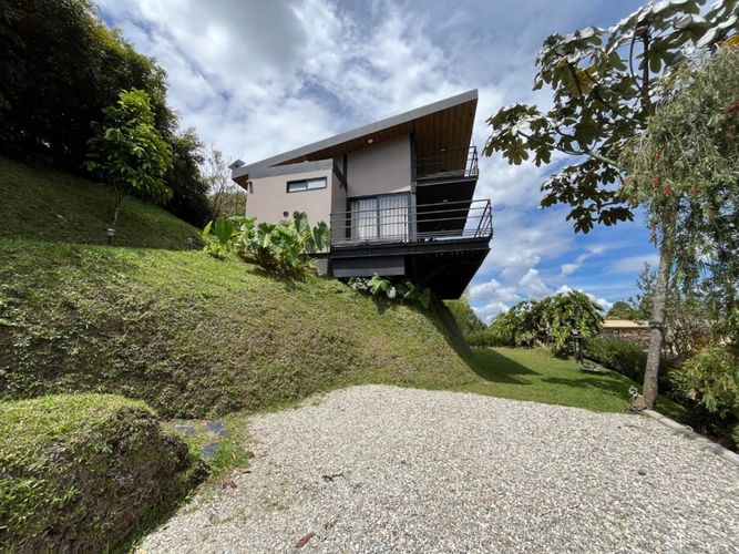 Casa de 5 alcobas en venta en La Hondita, Guarne · foto 9 de 24