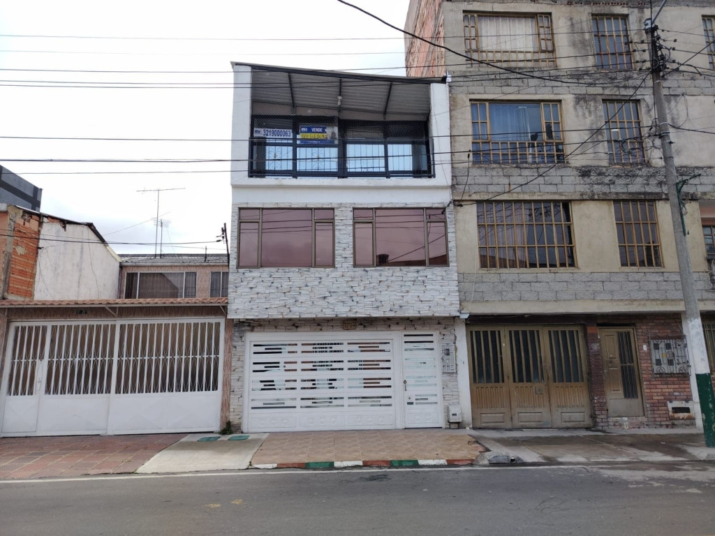 Casa en venta en Torremolinos, Bogotá · foto 2 de 24