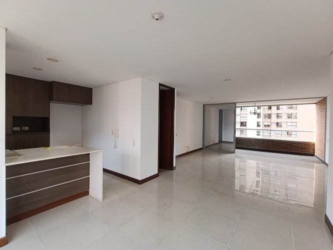 Apartamento de 3 alcobas en arriendo en El Poblado, Medellín, 147 m² · foto 2 de 20