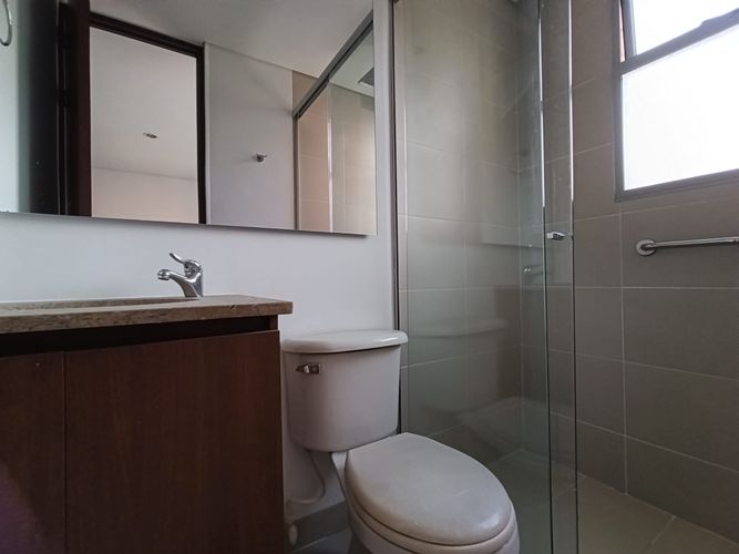 Apartamento de 3 alcobas en arriendo en El Poblado, Medellín, 147 m² · foto 8 de 20