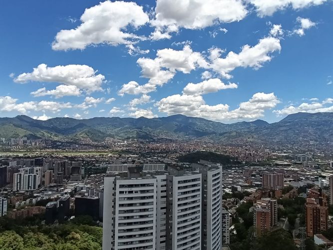Apartamento de 2 alcobas en arriendo en Loma Del Indio, Medellín, 81 m² · foto 2 de 14