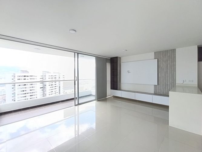 Apartamento de 2 alcobas en arriendo en Loma Del Indio, Medellín, 81 m² · foto 3 de 14