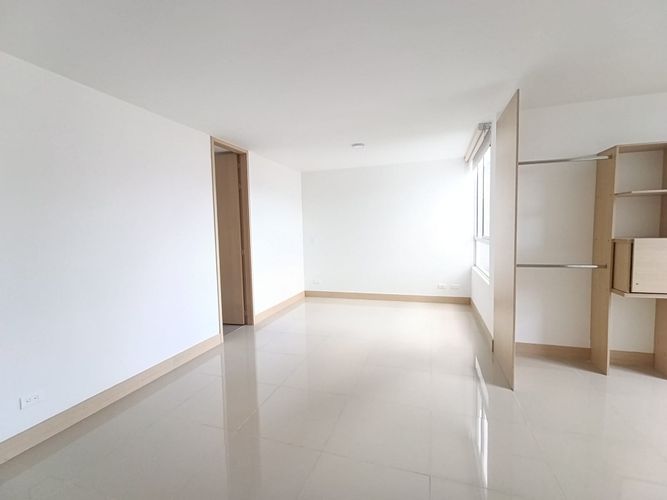 Apartamento de 2 alcobas en arriendo en Loma Del Indio, Medellín, 81 m² · foto 4 de 14