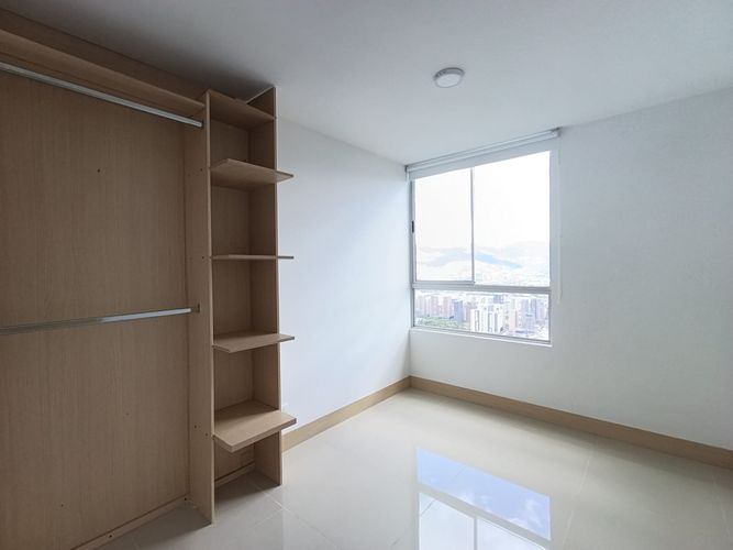 Apartamento de 2 alcobas en arriendo en Loma Del Indio, Medellín, 81 m² · foto 7 de 14