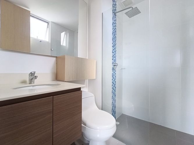 Apartamento de 2 alcobas en arriendo en Loma Del Indio, Medellín, 81 m² · foto 8 de 14