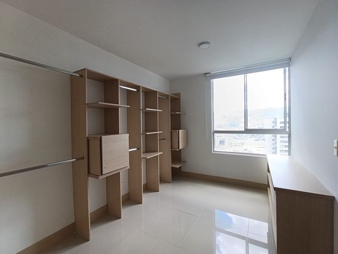 Apartamento de 2 alcobas en arriendo en Loma Del Indio, Medellín, 81 m² · foto 10 de 14