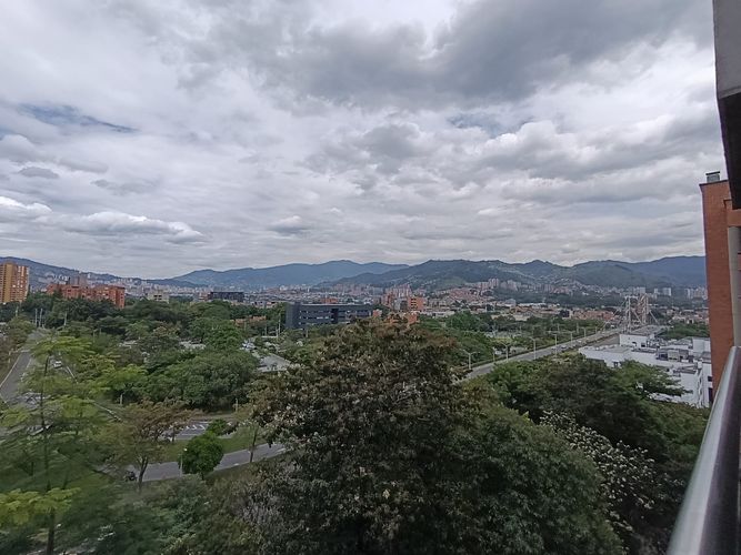Apartamento de 3 alcobas en arriendo en El Poblado, Medellín, 108 m² · foto 2 de 19