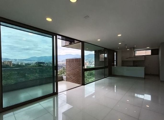 Apartamento de 3 alcobas en arriendo en El Poblado, Medellín, 108 m² · foto 4 de 19