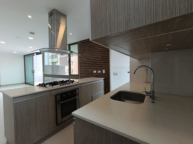 Apartamento de 3 alcobas en arriendo en El Poblado, Medellín, 108 m² · foto 16 de 19
