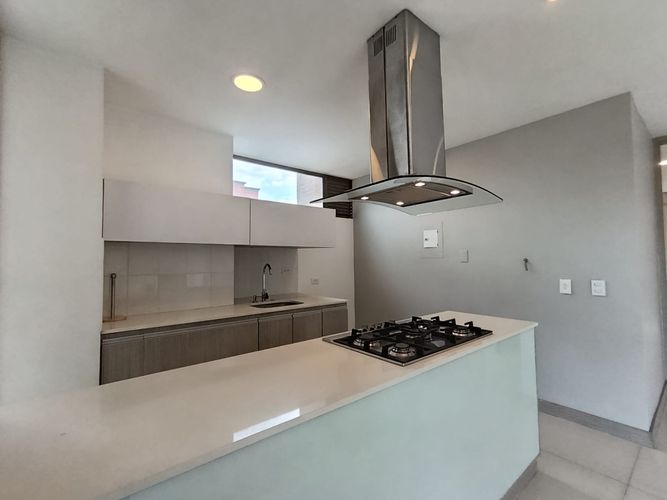 Apartamento de 3 alcobas en arriendo en El Poblado, Medellín, 108 m² · foto 17 de 19