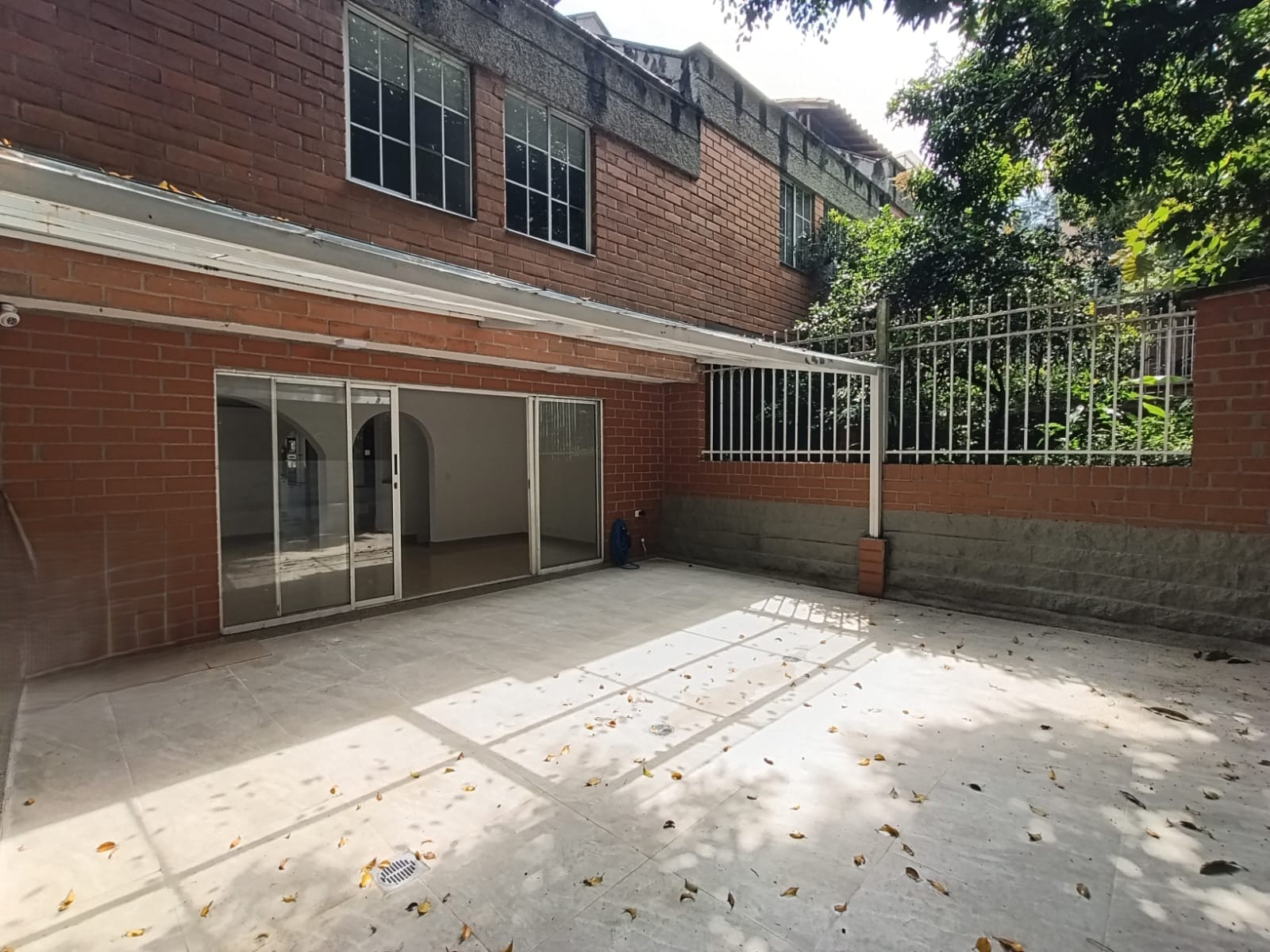 Casa en arriendo en El Poblado, Medellín · foto 2 de 20