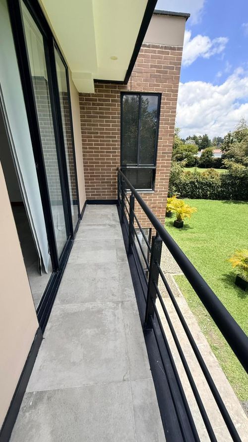 Casa de 4 alcobas en venta en So�Adora, El Carmen de Viboral, 363 m² · foto 9 de 13