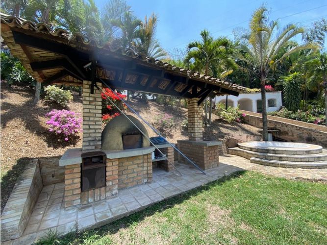 Casa de 4 alcobas en venta en Arroyohondo, Cali, 1600 m² · foto 2 de 24