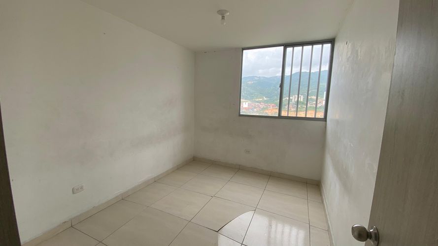 Apartamento de 3 alcobas en venta en Altos De Chanito, Girón, 61 m² · foto 4 de 16