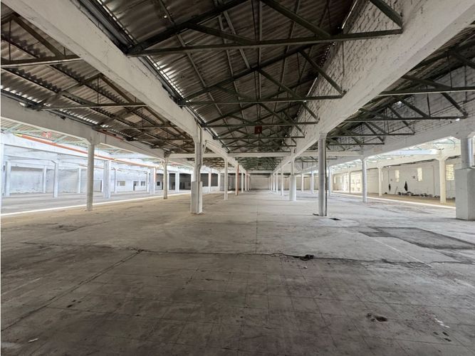 Bodega en arriendo en Los Naranjos, Itagüí · foto 3 de 12