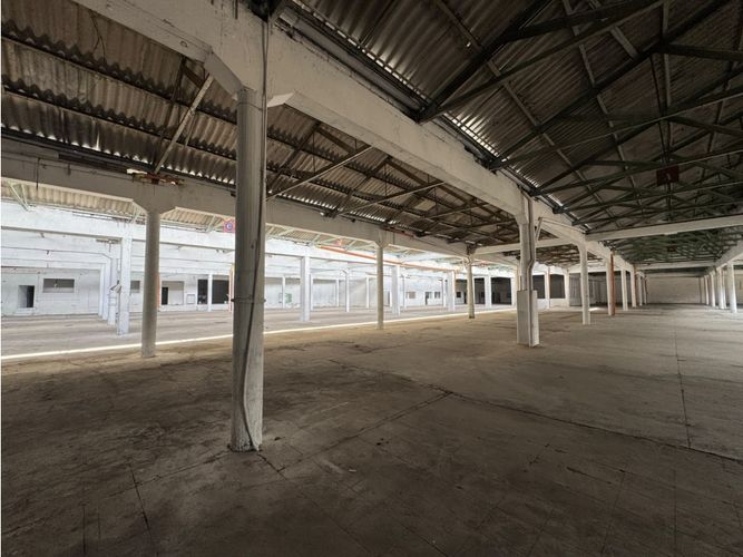 Bodega en arriendo en Los Naranjos, Itagüí · foto 7 de 12