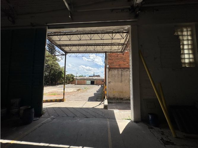 Bodega en arriendo en Los Naranjos, Itagüí · foto 11 de 12