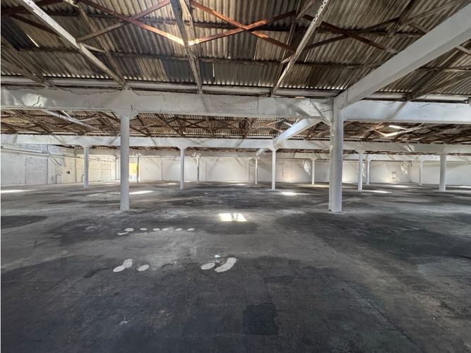 Bodega en arriendo en Los Naranjos, Itagüí, 3500 m² · foto 2 de 9