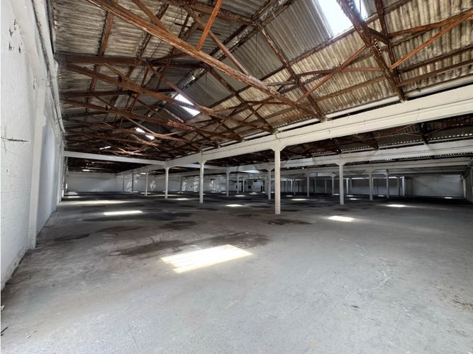 Bodega en arriendo en Los Naranjos, Itagüí, 3500 m² · foto 3 de 9