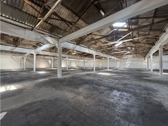 Bodega en arriendo en Los Naranjos, Itagüí, 3500 m² · foto 7 de 9