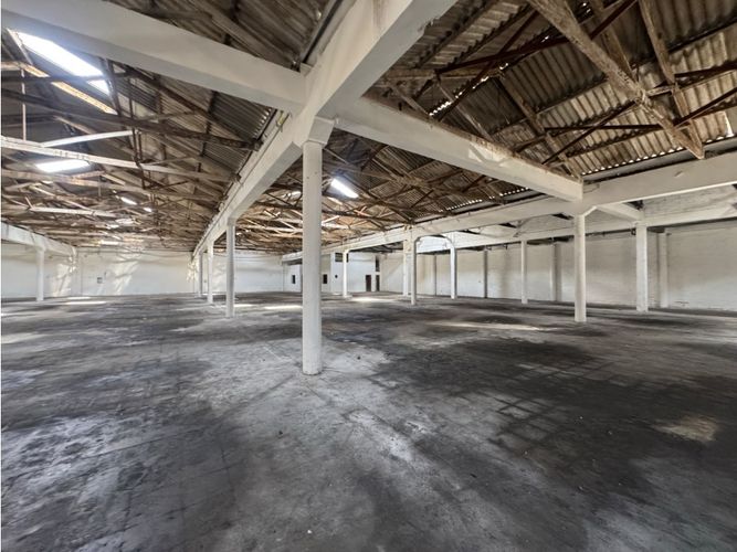 Bodega en arriendo en Los Naranjos, Itagüí, 3500 m² · foto 8 de 9