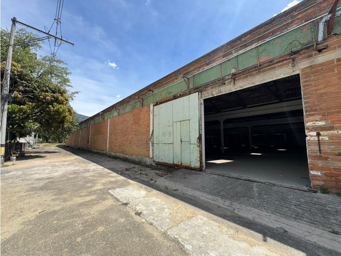 Bodega en arriendo en Los Naranjos, Itagüí, 3500 m² · foto 9 de 9