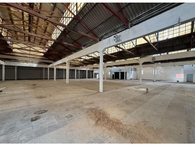 Bodega en arriendo en Los Naranjos, Itagüí, 2400 m² · foto 9 de 10