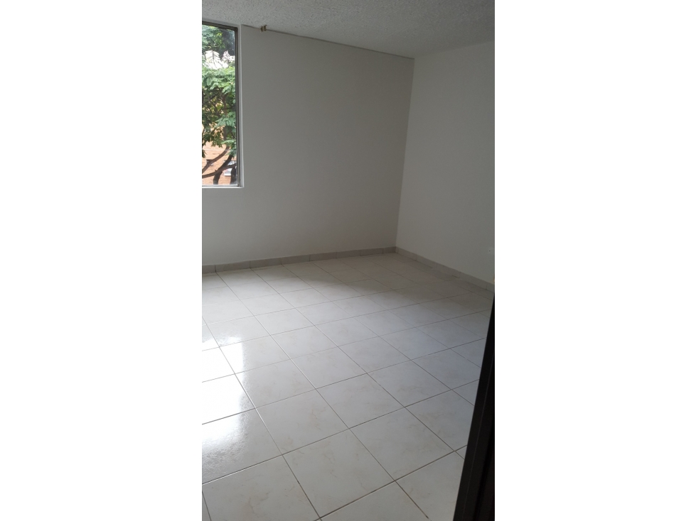 Apartamento en venta en Ciudad Los Alamos, Cali · foto 5 de 12