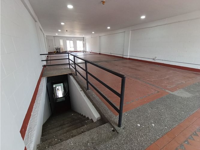 Bodega en arriendo en Cristo Rey, Medellín, 170 m² · foto 6 de 7