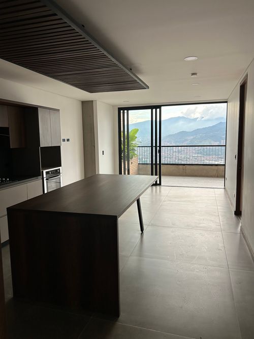 Apartamento de 2 alcobas en arriendo en Media Luna, Medellín, 94 m² · foto 2 de 20