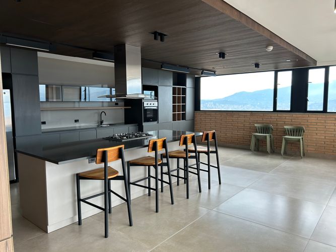 Apartamento de 2 alcobas en arriendo en Media Luna, Medellín, 94 m² · foto 4 de 20