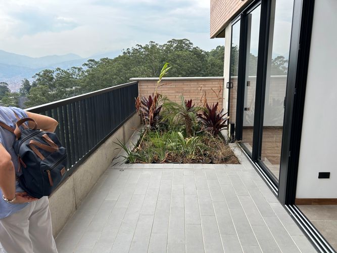 Apartamento de 2 alcobas en arriendo en Media Luna, Medellín, 94 m² · foto 10 de 20