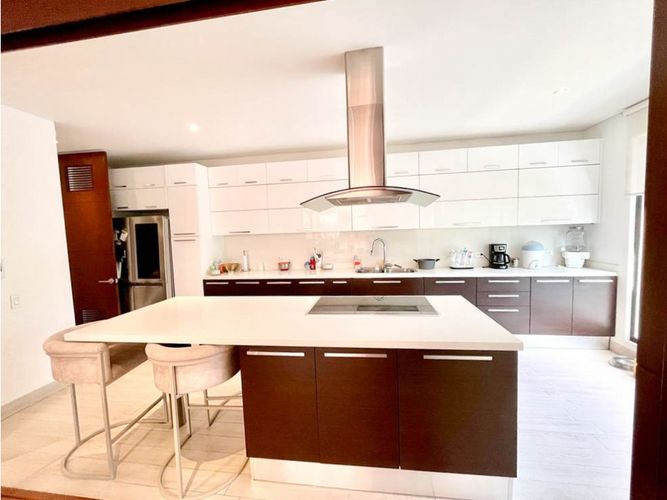 Apartamento de 3 alcobas en venta en El Virrey, Bogotá, 280 m² · foto 8 de 18