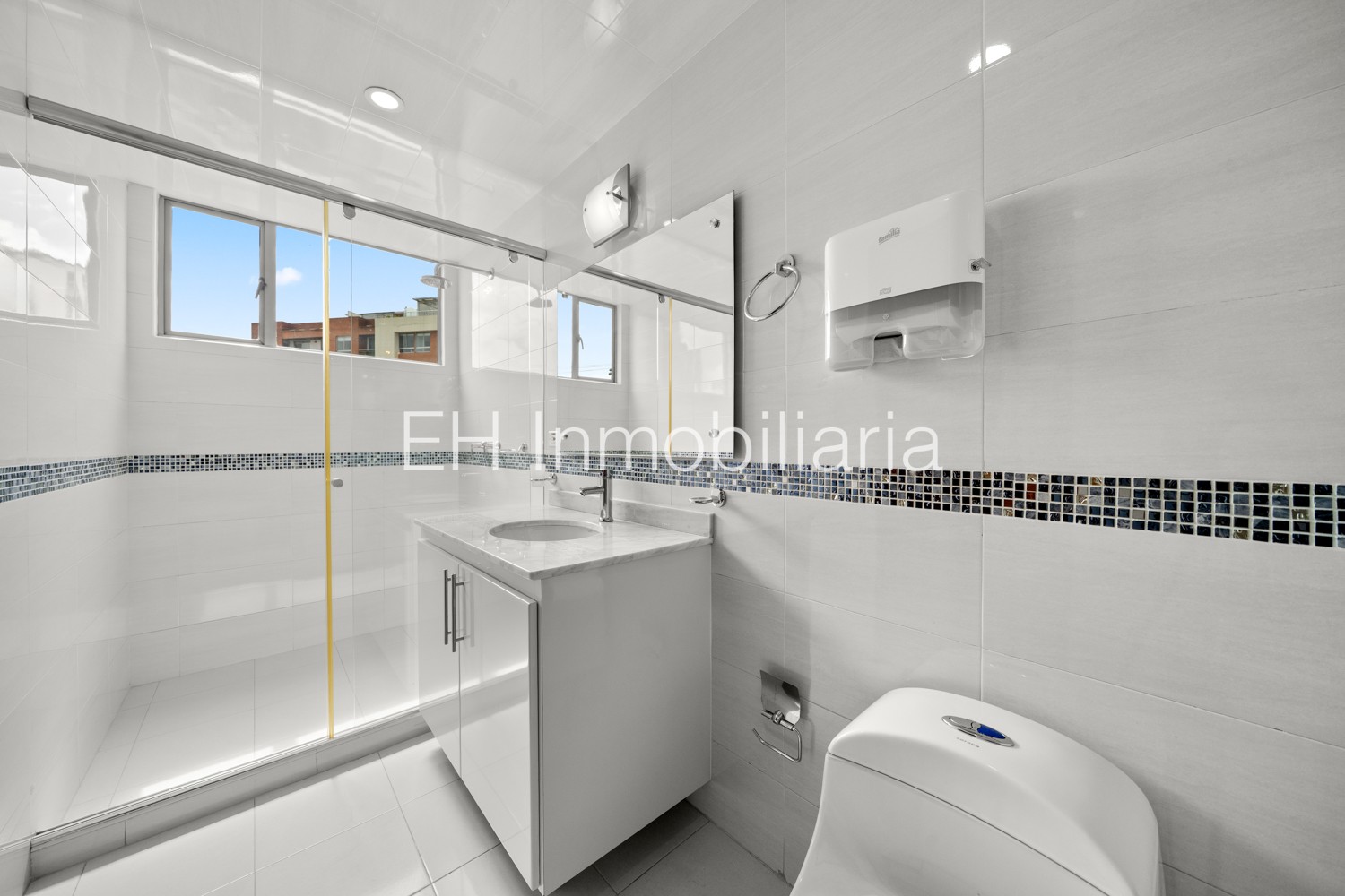 Casa en venta en Las Villas, Bogotá · foto 8 de 15
