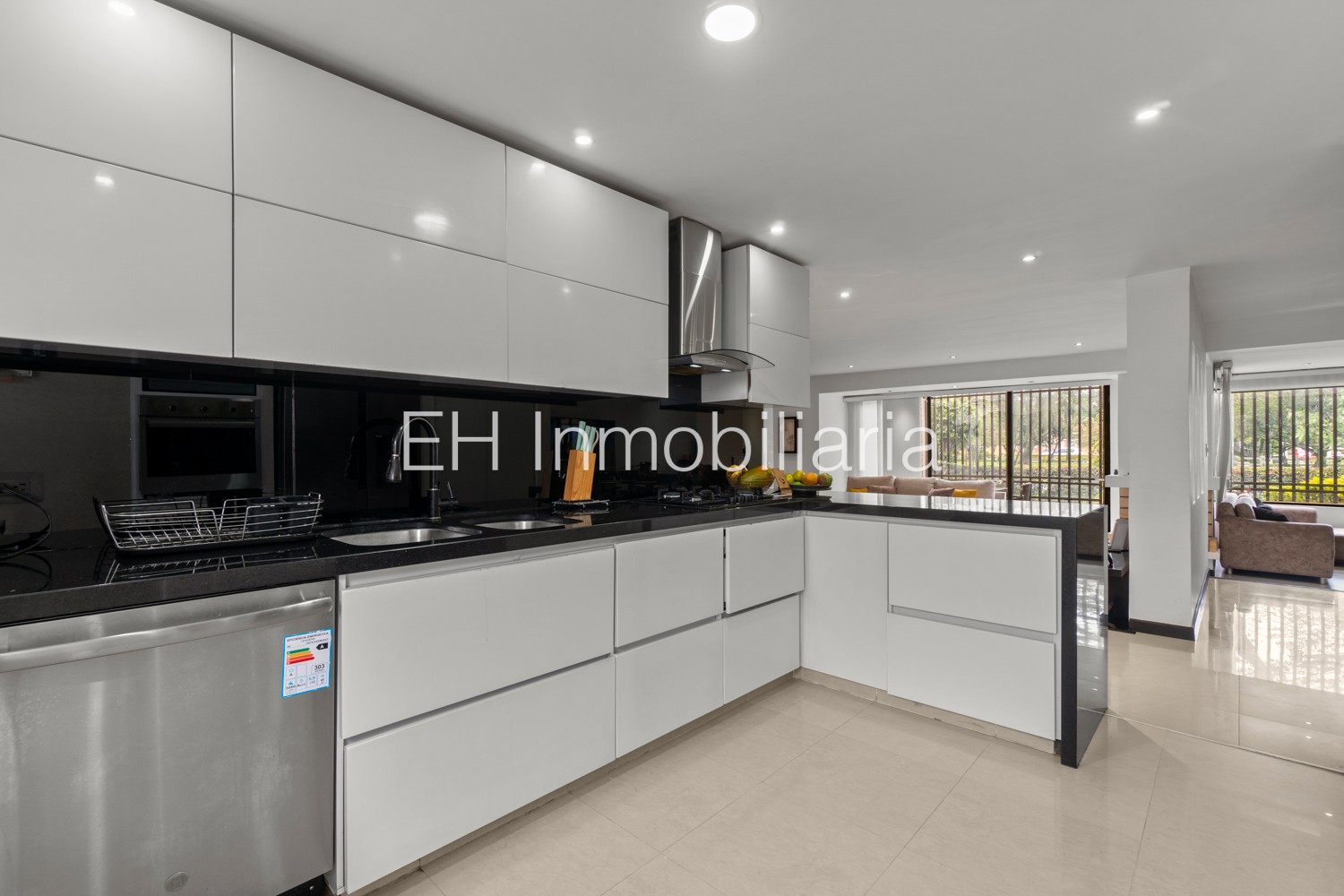 Casa en venta en Lagos De Cordoba, Bogotá · foto 5 de 16