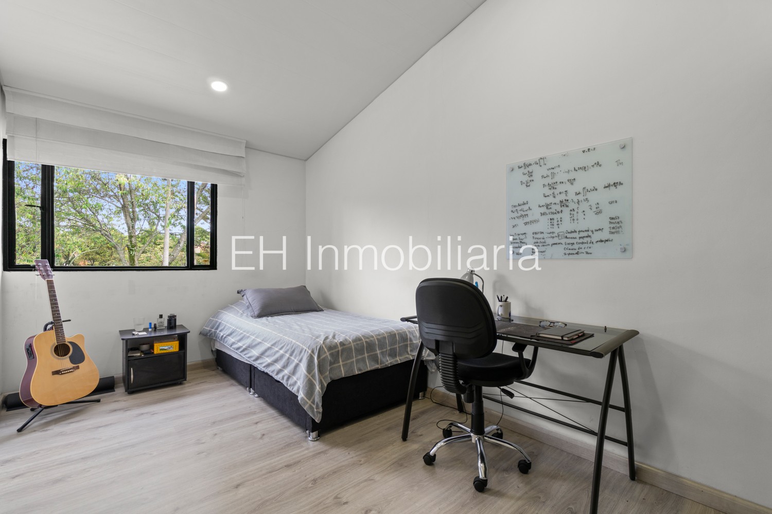 Casa en venta en Lagos De Cordoba, Bogotá · foto 11 de 16