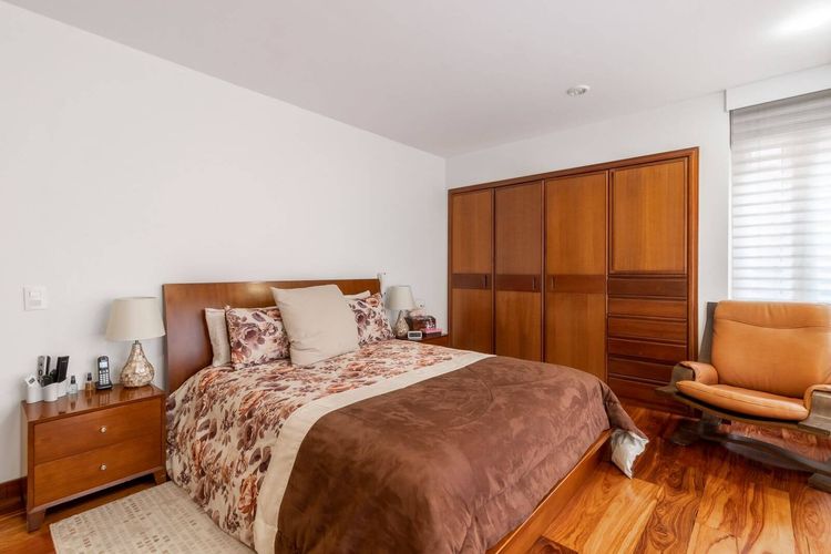 Apartamento de 3 alcobas en venta en Chicó Reservado, Bogotá, 184 m² · foto 3 de 23
