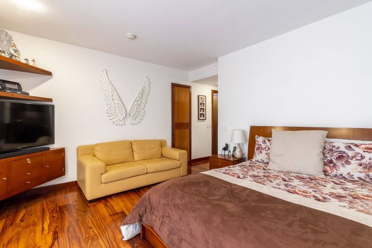 Apartamento de 3 alcobas en venta en Chicó Reservado, Bogotá, 184 m² · foto 11 de 23