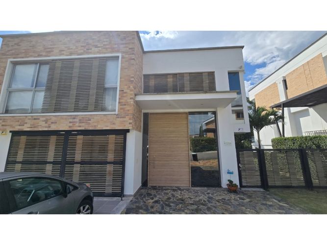 Casa de 5 alcobas en venta en Menzuly, Piedecuesta, 1026 m² · foto 2 de 23