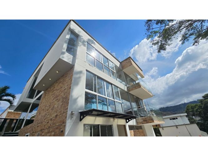 Casa de 5 alcobas en venta en Menzuly, Piedecuesta, 1026 m² · foto 3 de 23